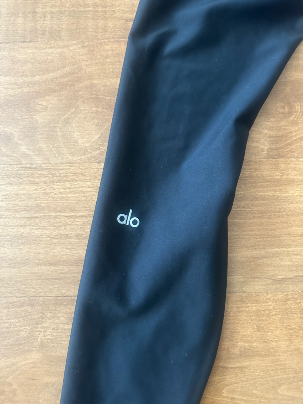 ALO Yoga Black Leggings and matching Sports Bra with White Side Piping - Picture 7 of 9